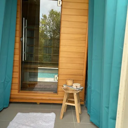 La Canopee Des Arbres, Marie, Met Wellness Faciliteiten Apartment Ellezelles